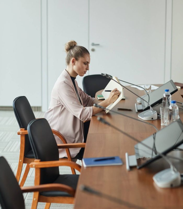 businesswoman-writing-to-do-list-1.jpg